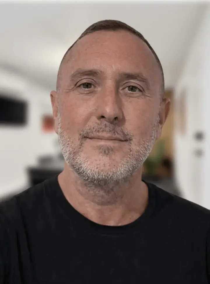 Tomás